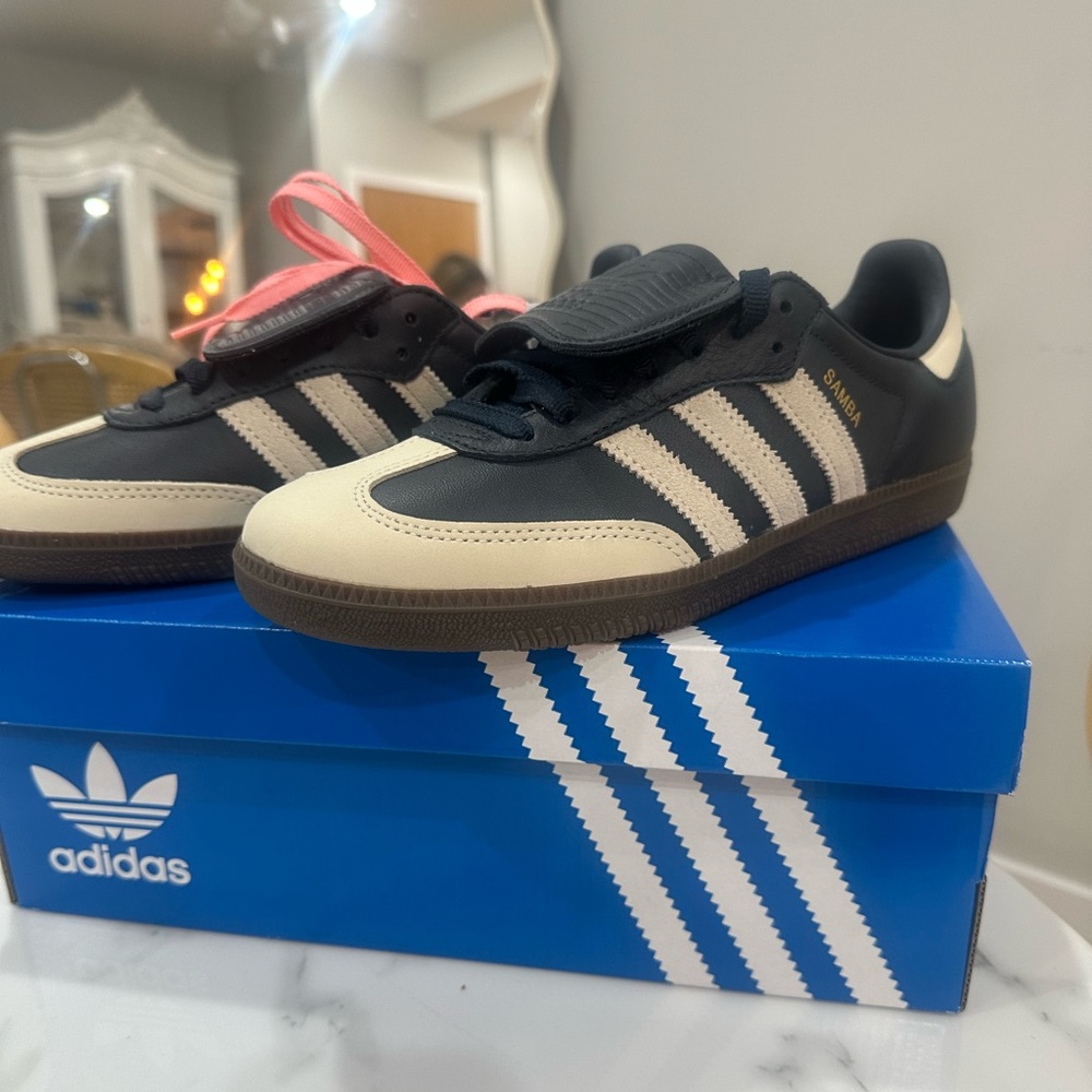 Adidas women’s samba LT- Navy and cream